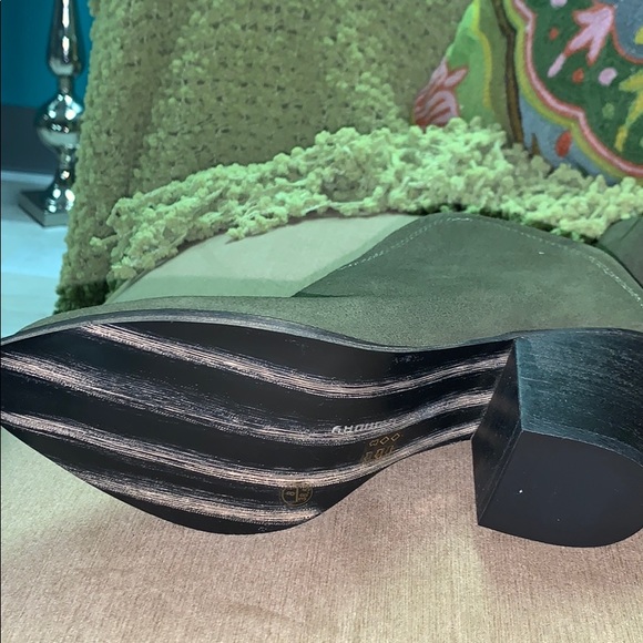 NEW Chinese Laundry Olive Suede Mule - Picture 3 of 6